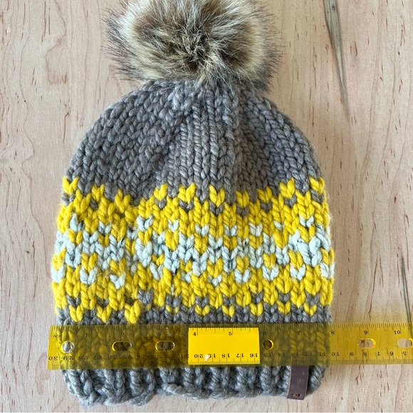 Hand Knit Toque with PomPom - Picture 3 of 5
